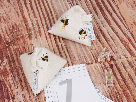 Утяжелитель портновский для фиксации выкройки и кроя ткани, 3 дизайна, 18 шт. в прикассовом стенде. Арт MRFW.DB