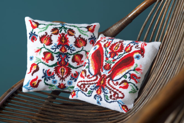 Набор для вышивания подушки "Фольклер". Арт PN-0168442