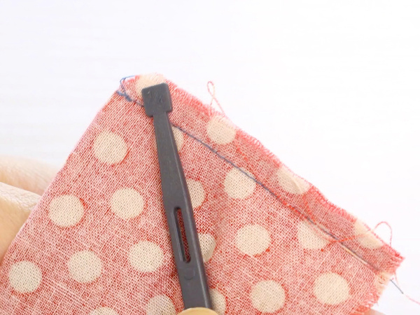 Инструмент для шитья 6-в-1, 2 шт. в фетровом чехле, 2 цвета, 40 шт. в картонном прикассовом стенде. Арт 9271502.DB