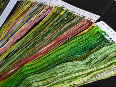 Набор для вышивания "Гусеницы и бабочки", канва аида (черная) 16 ct. Арт 587.05