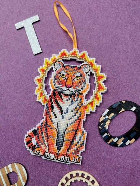 Набор для вышивания на пластиковой канве "Шапито". Арт 23.001.13