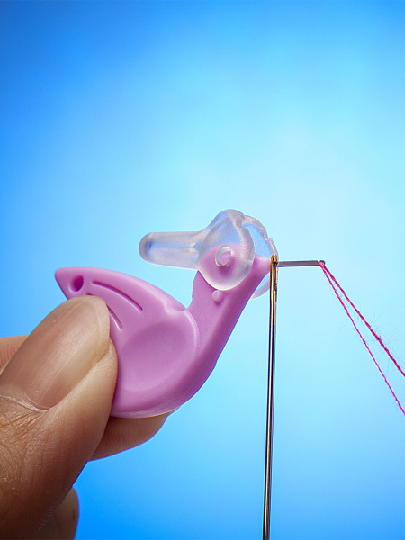 Нитевдеватель "Колибри", 36 шт. в прикассовом стенде.арт.DJ.236.HB