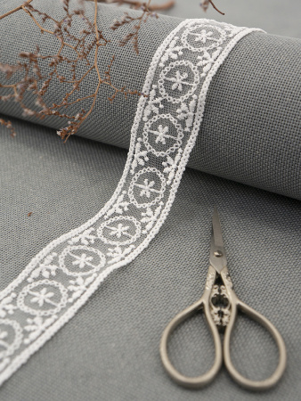 Кружево-вышивка на тюле, 33 мм, цвет белый, 100% полиэстер, 3,5 м. Арт T-2005.212