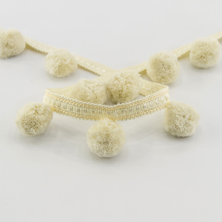 Тесьма с помпонами PASSAN цвет кремовый. Арт PT - 500-col.PE - 80