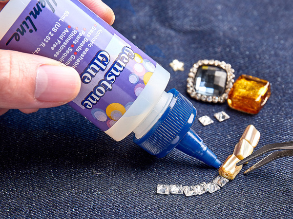 Клей текстильный для пластиковых и стеклянных бусин и страз, 60 мл, 12 шт., в прикассовом стенде. Арт +806.60.DB