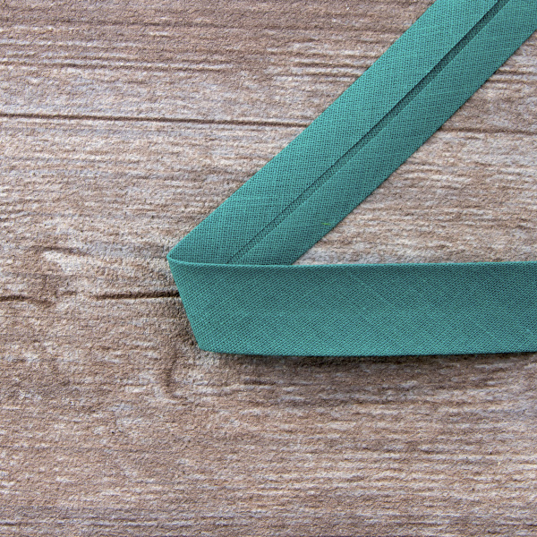 Косая бейка хлопок/полиэстер 20 мм, 25 м, цвет 132, малахит. Арт 6120-20мм-132           