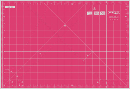 Мат раскройный двусторонний, толщина 1,6 мм, розовый, 45 х 30 см/18'' х 12". Арт RM-IC-C/MAGENTA-RC