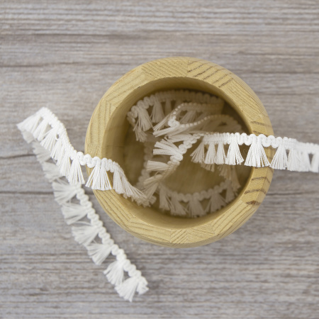 Тесьма декоративная, 16 мм, с бахромой, цвет белый. Арт 2204/01