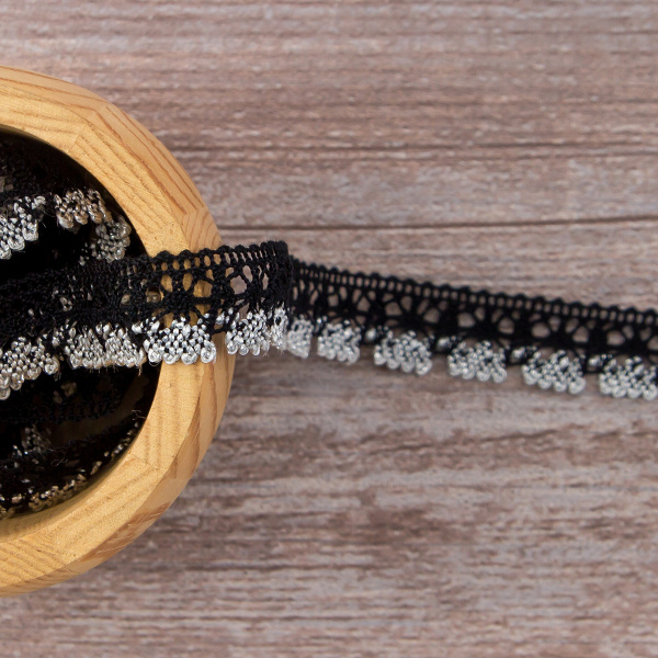 Мерсеризованное хлопковое кружево, 15 мм, цвет черный с серебристым люрексом. Арт 3247/J4                 