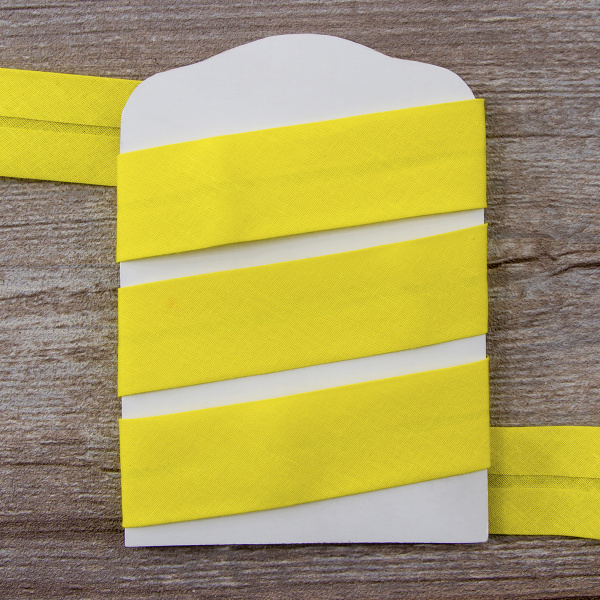 Косая бейка хлопок/полиэстер на блистере, 30 мм, 2,5 м, цвет 32, желтый. Арт P06120-30мм-32          