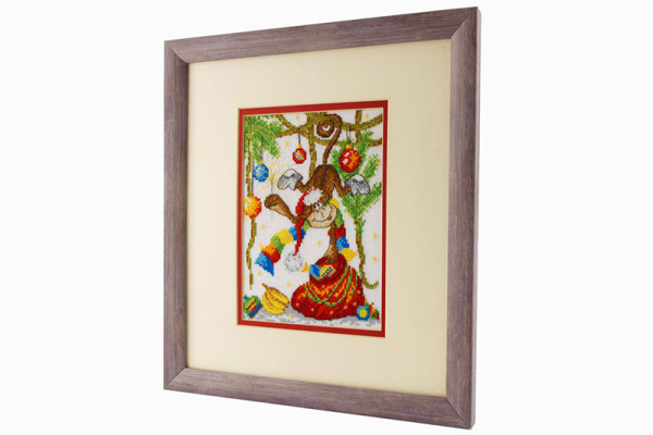 Вышитая картина "Елочная лиана". Арт Модель 01.033.23