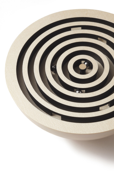 Головоломка-лабиринт дизайнерская NAEF CLASSIC "Sphaera" 6+, светлое дерево, 12,5 х 5,5 см. Арт 9719.1