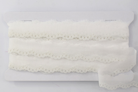 Шитье-вышивка на батисте, 20 мм, цвет белый. Арт 32084/01