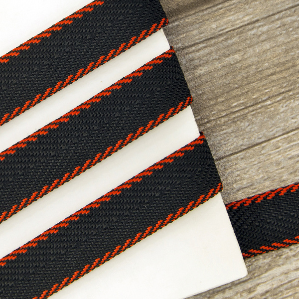 Тесьма ременная (стропа) PEGA черная с красными краями, 20 мм. Арт 836790120DT008  