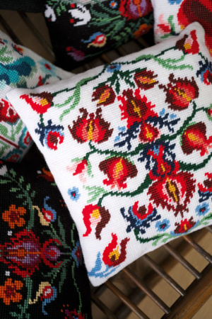 Набор для вышивания подушки "Фольклер". Арт PN-0168442