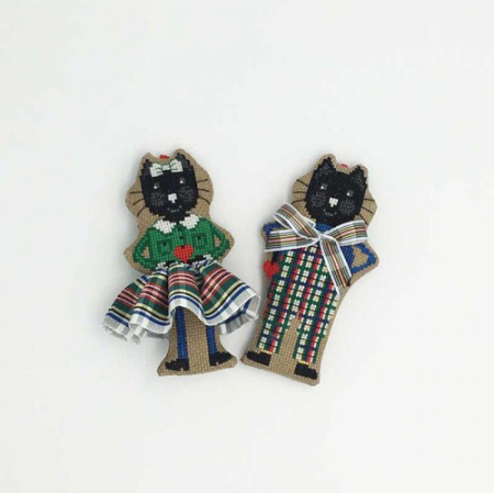 Набор для вышивания:"Black cat with white and green tartan" (Черная кошка в бело-зеленую клетку). Арт 2642