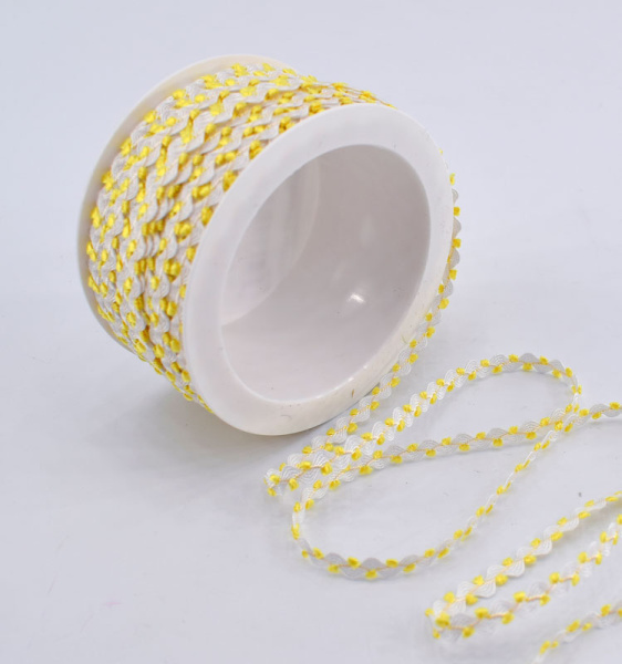 Тесьма PEGA тип вьюнчик, белый с желтым, 7 мм. Арт 841512221DA007