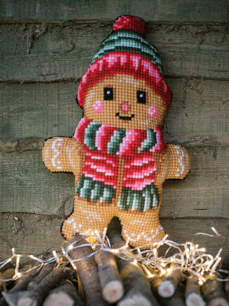 Набор для вышивания подушки "Пряничный человечек". Арт PN-0214528