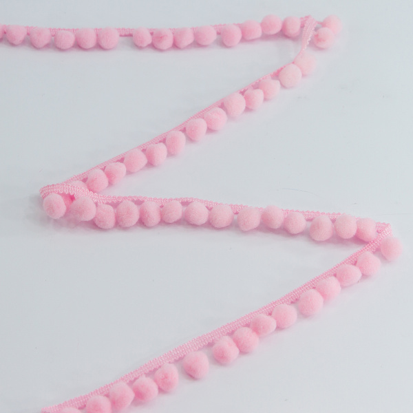 Тесьма с помпонами, диаметр 10 мм, цвет бледно-розовый. Арт PA-18-col.301