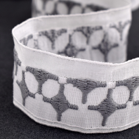 Шитье-вышивка на батисте, прошва, 40 мм, цвет белый. Арт 35706/E1