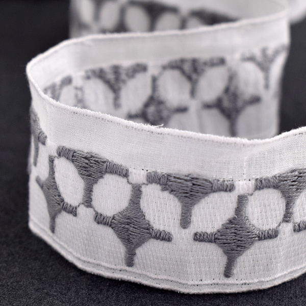 Шитье-вышивка на батисте, прошва, 40 мм, цвет белый. Арт 35706/E1