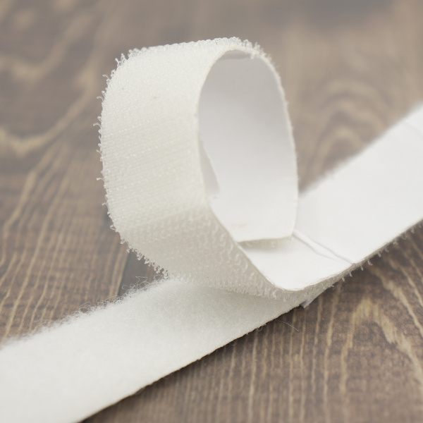 Липучка велюр-петельная самоклеющаяся, 2 части, ширина 20 мм, цвет белый, рулон 10 м. Арт N4320/WHIT