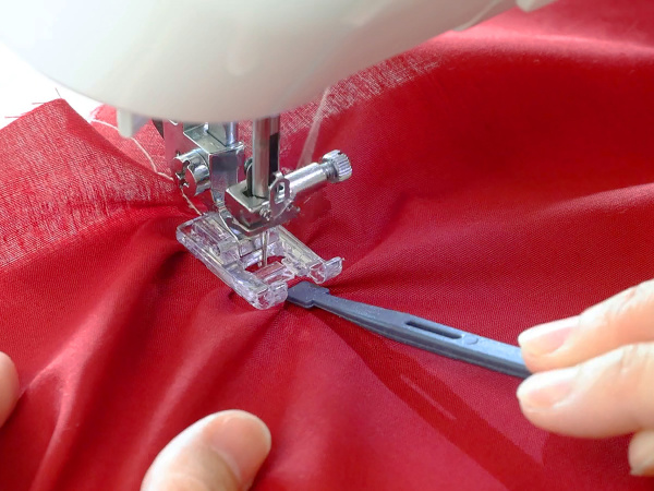 Инструмент для шитья 6-в-1, 2 шт. в фетровом чехле, 2 цвета, 40 шт. в картонном прикассовом стенде. Арт 9271502.DB