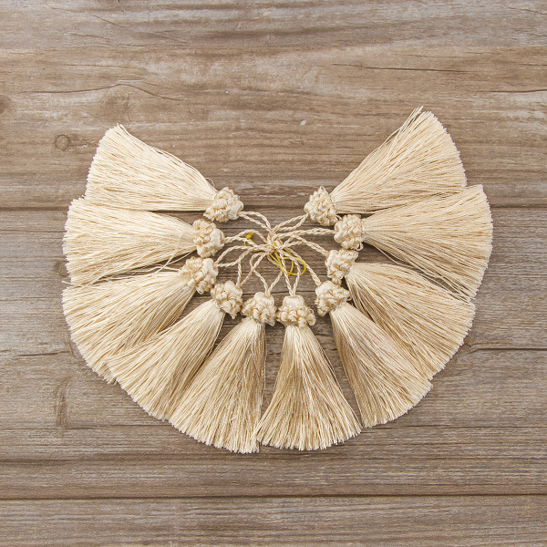 Кисть декоративная на шнуре, длина 95 мм, цвет абрикосовый. Арт KY - 06-col.PE - 2