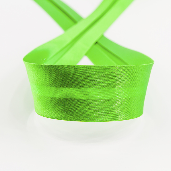 Косая бейка атласная 30 мм, 25 м, цвет 62, майская зелень. Арт 6260-30мм-62            