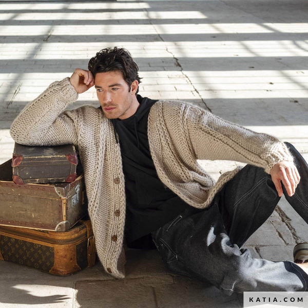 Журнал с моделями по пряже Katia ESSENTIALS 110  W22/23. Арт 6209