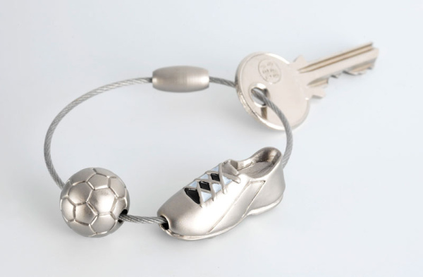 Брелок TROIKA "Бутса и мяч". Арт KYC50/MA