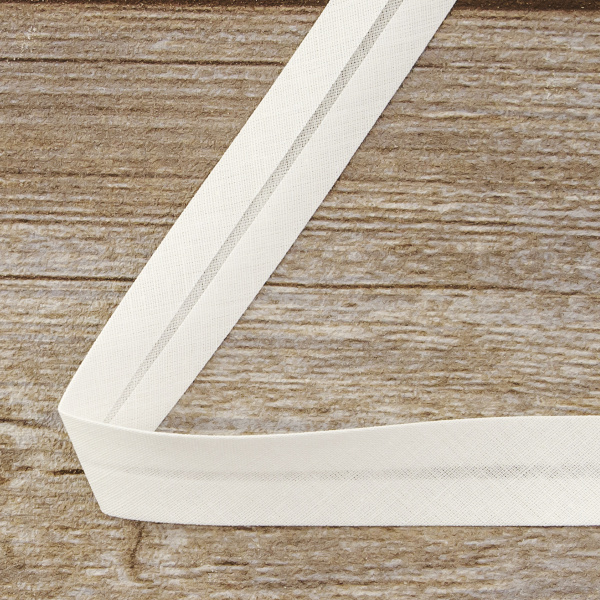 Косая бейка хлопок/полиэстер 20 мм, 25 м, цвет 03, молочный. Арт 6120-20мм-03            