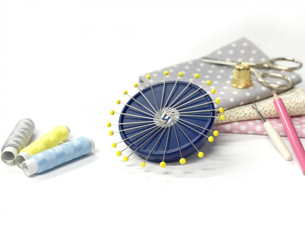 Держатель магнитный для булавок,16 шт. в картонном прикассовом стенде. Арт 4918.DB