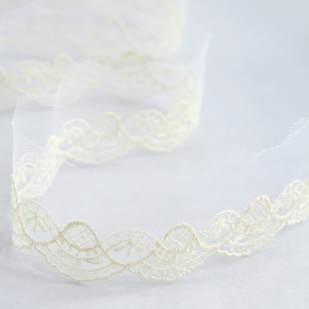 Вышивка на тюле, 36 мм, цвет экрю. Арт I644/02