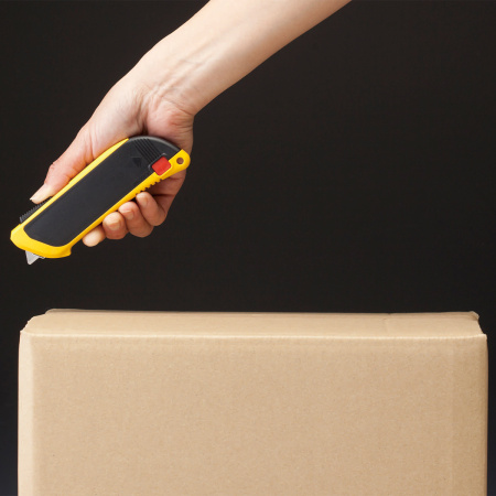 Нож универсальный с выдвижным лезвием и возвратной пружиной Olfa. Арт SK-6