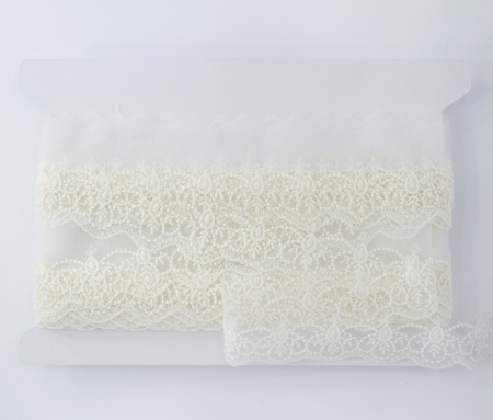 Кружево-вышивка на тюле, 32 мм, 13,5 м. Арт 41708/01