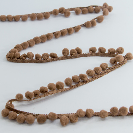 Тесьма с помпонами, диаметр 10 мм, цвет темно-бежевый. Арт PA-18-col.710