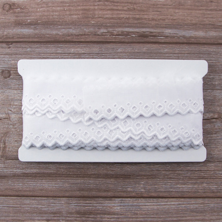 Вышитое шитье на батисте  IEMESA, 70 мм, длина 14 м, цвет белый. Арт I053/01