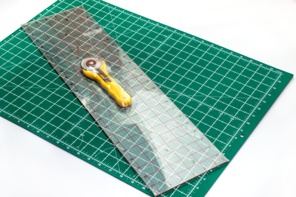 Набор для пэчворка: мат двусторонний 58 х 43 cм/23" х 17",линейка 24" х 6 1/2", нож раскройный 45 мм. Арт ER4104           