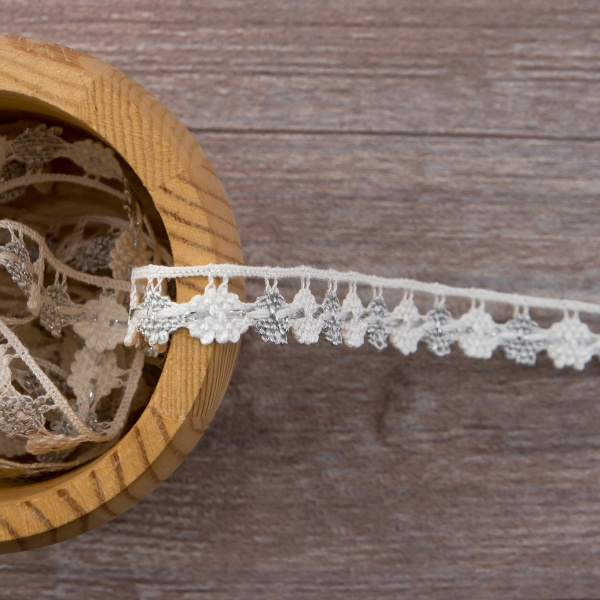 Мерсеризованное хлопковое кружево, 13 мм, цвет белый с серебристым. Арт 3615/J7                 