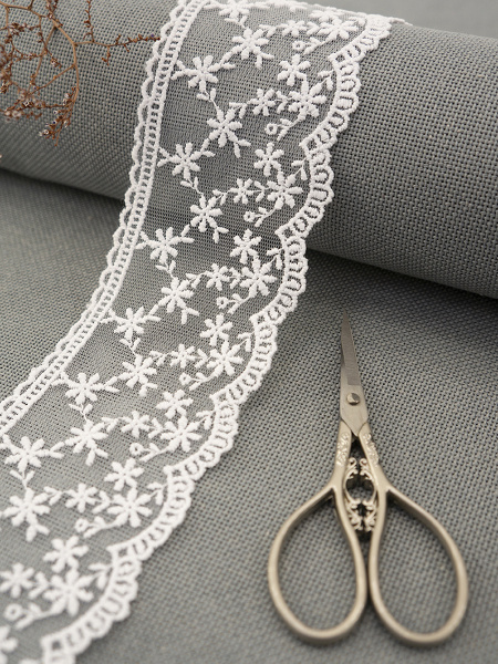 Кружево-вышивка на тюле, 65 мм, цвет белый, 100% полиэстер, 4,5 м. Арт T-3005.212