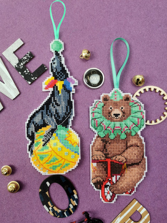 Набор для вышивания на пластиковой канве "Циркачи". Арт 23.001.12