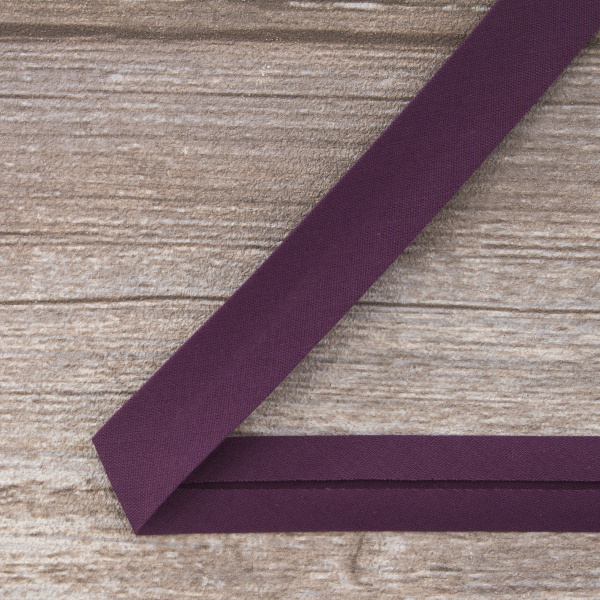 Косая бейка хлопок/полиэстер 20 мм, 25 м, цвет 130, сливовый. Арт 6120-20мм-130           