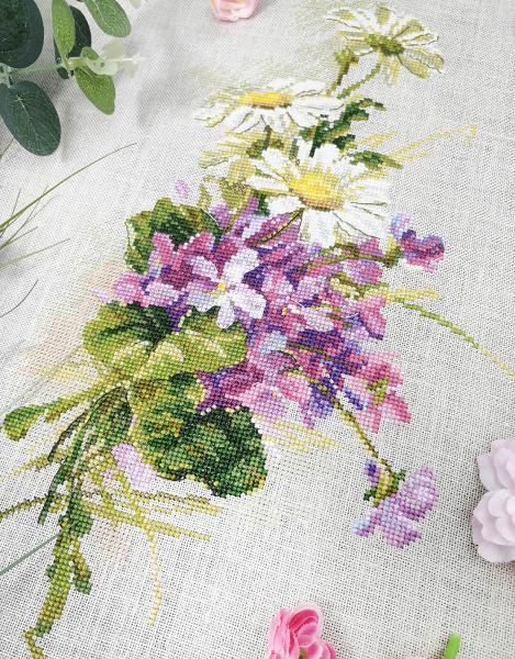 Набор для вышивания "Ромашки и фиалки". Арт 06.002.79