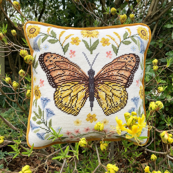 Набор для вышивания подушки "Botanical Butterfly Tapestry". Арт TAP13
