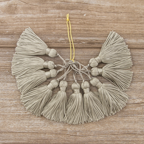 Кисть декоративная на шнуре, длина 70 мм, цвет серебряный. Арт KY - 02-col.PE - 65