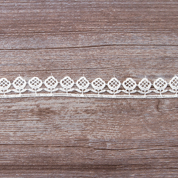 Вышитое шитье на батисте  IEMESA, 70 мм, длина 14 м, цвет белый. Арт I058/01