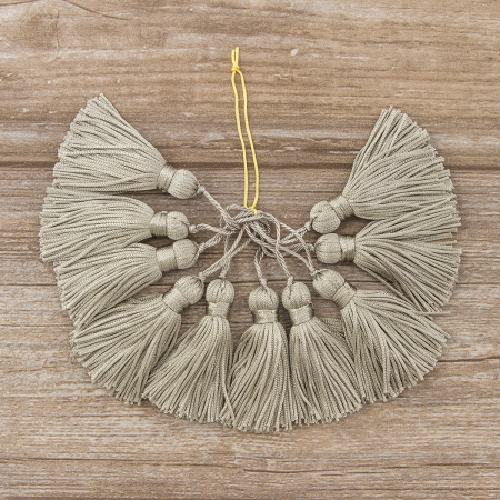 Кисть декоративная на шнуре, длина 70 мм, цвет серебряный. Арт KY - 02-col.PE - 65