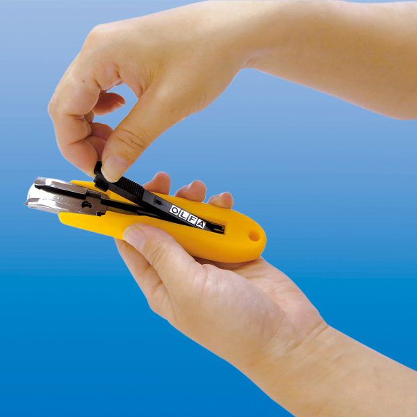 Нож универсальный с выдвижным лезвием и возвратной пружиной Olfa. Арт SK-5