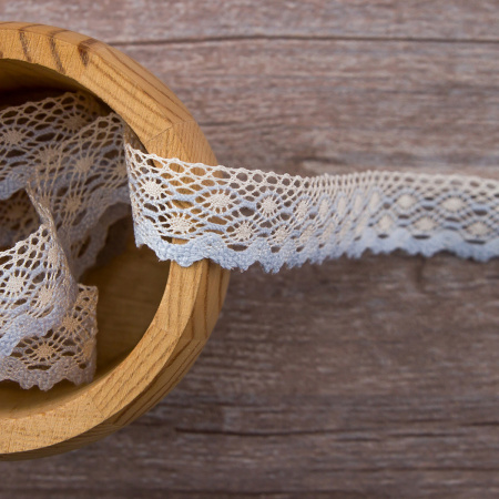 Мерсеризованное хлопковое кружево, 20 мм, цвет белый с голубым. Арт 2019/Z3